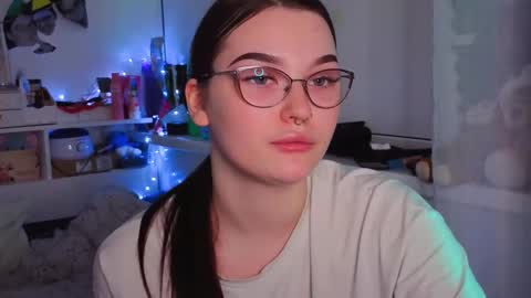 Snapshot of milliedoll chatting on November 3, 9:43 am Millie online show from November 3, 9:43 am