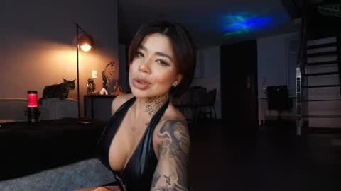 Snapshot of milliejhonson chatting on January 10, 11:29 pm Mila online show from January 10, 11:29 pm