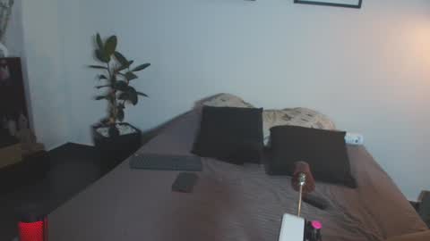 Snapshot of milliejhonson chatting on February 8, 5:50 pm Mila online show from February 8, 5:50 pm