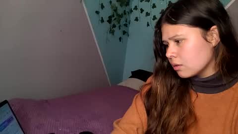 Snapshot of milliesweet77 chatting on December 5, 6:15 pm milli online show from December 5, 6:15 pm