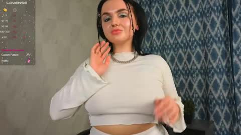 Snapshot of millyboby chatting on December 17, 3:18 pm Nika online show from December 17, 3:18 pm