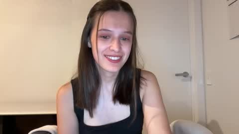 Snapshot of millypetite chatting on October 7, 9:50 am Milly online show from October 7, 9:50 am