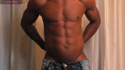 Snapshot of miltonn_jakee chatting on January 12, 12:18 am Miltonn online show from January 12, 12:18 am
