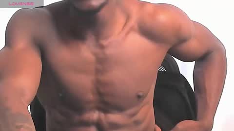 Snapshot of miltonn_jakee chatting on January 26, 7:20 pm Miltonn online show from January 26, 7:20 pm