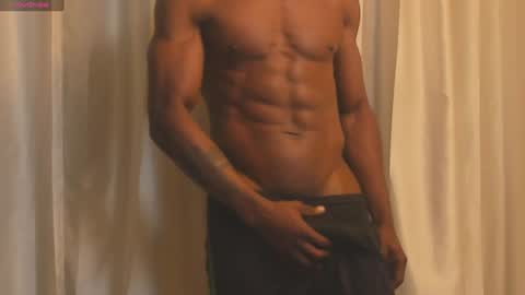 Snapshot of miltonn_jakee chatting on February 6, 5:57 am Miltonn online show from February 6, 5:57 am