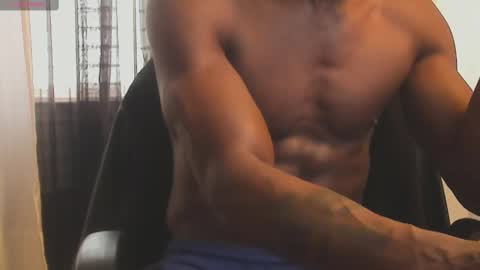 Snapshot of miltonn_jakee chatting on February 10, 6:24 pm Miltonn online show from February 10, 6:24 pm
