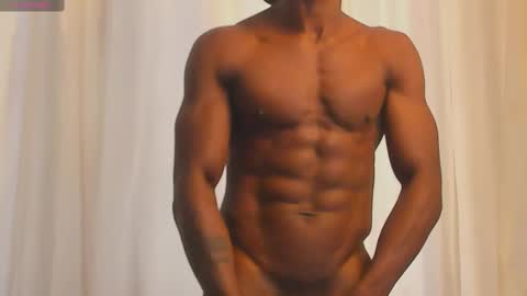 Snapshot of miltonn_jakee chatting on February 10, 9:25 pm Miltonn online show from February 10, 9:25 pm