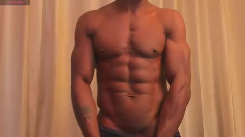 Snapshot of miltonn_jakee chatting on February 28, 12:21 am Miltonn online show from February 28, 12:21 am