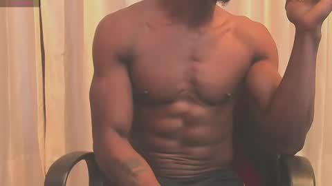 Snapshot of miltonn_jakee chatting on February 28, 6:32 am Miltonn online show from February 28, 6:32 am