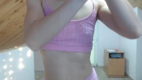 milusea online show from December 16, 12:38 pm