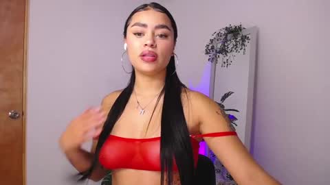 Snapshot of mily_ortiz chatting on November 4, 4:28 pm Mily Ortiz online show from November 4, 4:28 pm