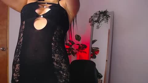 Snapshot of mily_ortiz chatting on November 6, 3:24 pm Mily Ortiz online show from November 6, 3:24 pm