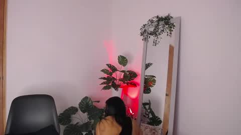 Snapshot of mily_ortiz chatting on November 8, 5:34 pm Mily Ortiz online show from November 8, 5:34 pm