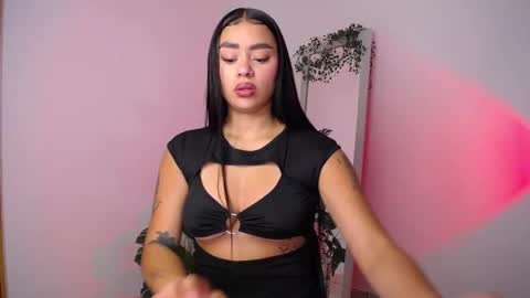 Snapshot of mily_ortiz chatting on December 4, 4:48 pm Mily Ortiz online show from December 4, 4:48 pm