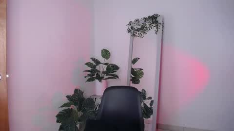 Snapshot of mily_ortiz chatting on December 18, 3:51 pm Mily Ortiz online show from December 18, 3:51 pm