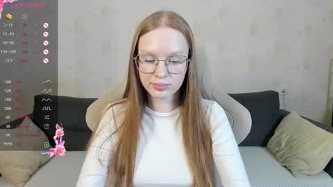 Snapshot of milymi_ chatting on November 10, 4:06 pm Milena and Jasper online show from November 10, 4:06 pm