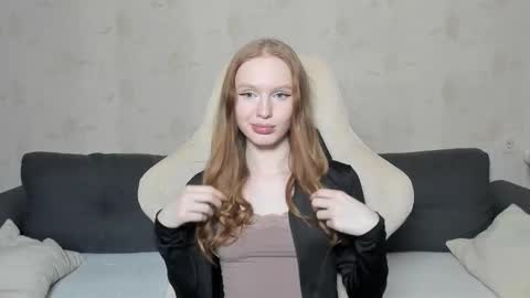 Snapshot of milymi_ chatting on December 15, 6:12 pm Milena and Jasper online show from December 15, 6:12 pm