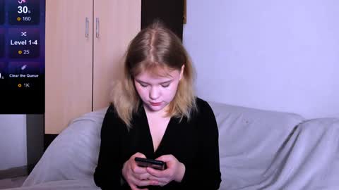 hi Im Mina  online show from December 3, 1:30 am