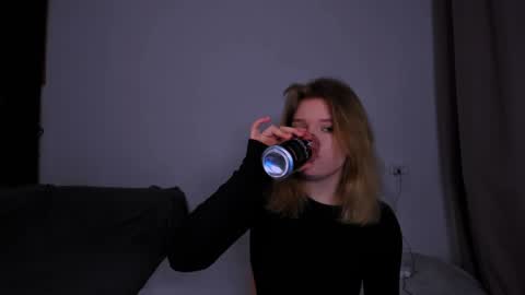 hi Im Mina  online show from December 5, 1:36 am