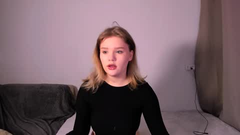 hi Im Mina  online show from December 13, 1:37 am