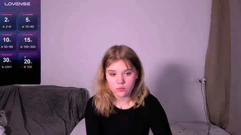 hi Im Mina  online show from December 18, 5:04 am