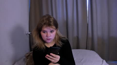 hi Im Mina  online show from January 17, 4:39 am