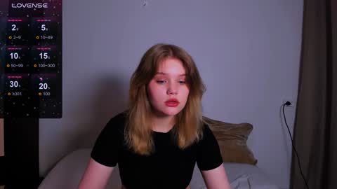 hi Im Mina  online show from February 4, 1:13 am