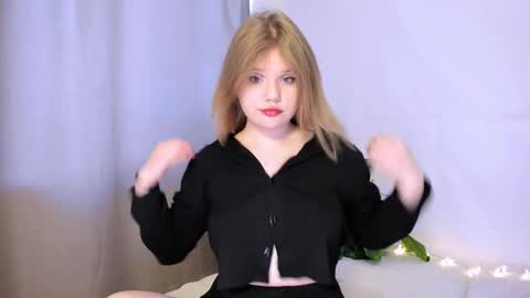 hi Im Mina  online show from March 9, 1:14 am