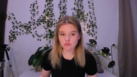 hi Im Mina  online show from March 12, 4:41 am