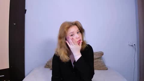 hi Im Mina  online show from September 15, 1:38 am