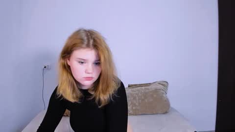 hi Im Mina  online show from October 18, 10:32 pm