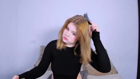 hi Im Mina  online show from October 21, 10:43 pm