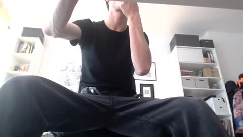 Snapshot of mindly chatting on October 16, 11:55 am Mindly online show from October 16, 11:55 am