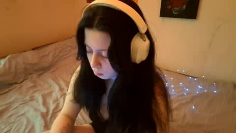 Snapshot of mindyrives chatting on March 4, 3:01 am Mindy online show from March 4, 3:01 am