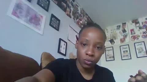 Snapshot of mini_luv chatting on December 3, 5:12 pm SLIPSLID online show from December 3, 5:12 pm