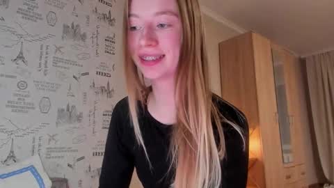 Snapshot of minidiva_ chatting on November 3, 7:26 pm Amelia online show from November 3, 7:26 pm
