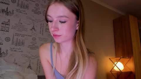 Snapshot of minidiva_ chatting on November 10, 8:52 pm Amelia online show from November 10, 8:52 pm