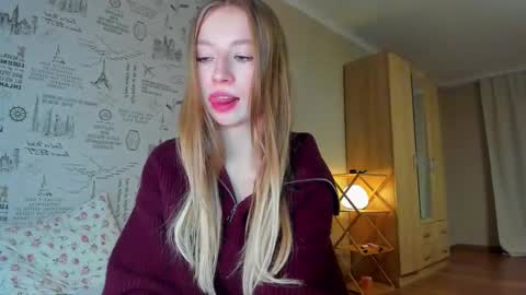 Snapshot of minidiva_ chatting on December 16, 10:37 pm Amelia online show from December 16, 10:37 pm