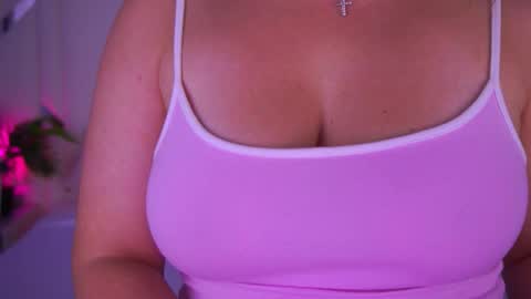 Snapshot of minifox_ chatting on September 27, 6:40 am minifox_ online show from September 27, 6:40 am