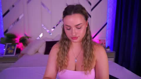 Snapshot of minifox_ chatting on October 7, 6:43 am minifox_ online show from October 7, 6:43 am