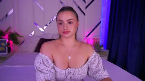 Snapshot of minifox_ chatting on October 9, 7:50 am minifox_ online show from October 9, 7:50 am