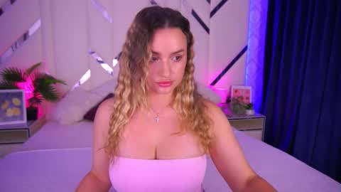 Snapshot of minifox_ chatting on October 12, 7:07 am minifox_ online show from October 12, 7:07 am