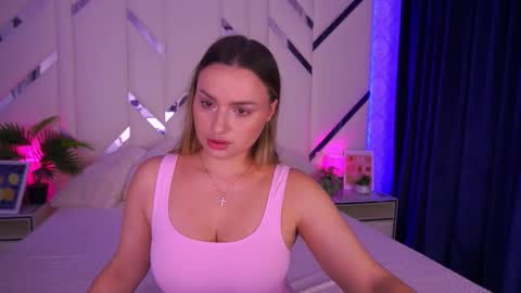 Snapshot of minifox_ chatting on October 14, 7:20 am minifox_ online show from October 14, 7:20 am