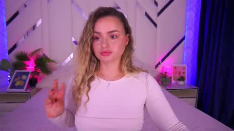 Snapshot of minifox_ chatting on October 15, 7:52 am minifox_ online show from October 15, 7:52 am