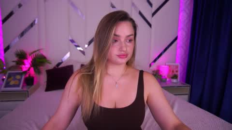 Snapshot of minifox_ chatting on October 17, 7:55 am minifox_ online show from October 17, 7:55 am