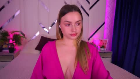 Snapshot of minifox_ chatting on October 30, 8:05 am minifox_ online show from October 30, 8:05 am