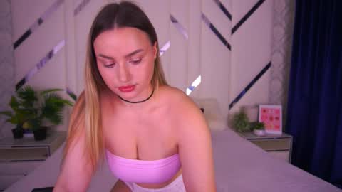 Snapshot of minifox_ chatting on November 8, 8:36 am minifox_ online show from November 8, 8:36 am