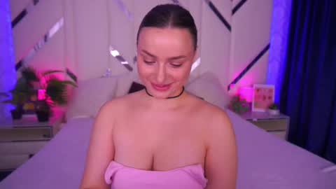 Snapshot of minifox_ chatting on November 15, 8:33 am minifox_ online show from November 15, 8:33 am