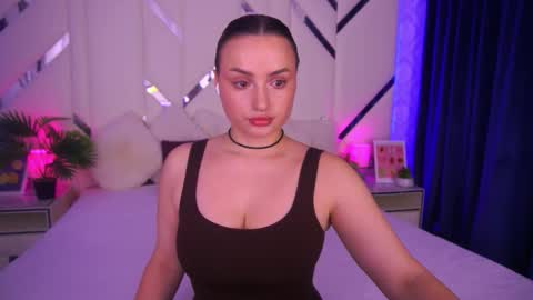 Snapshot of minifox_ chatting on November 18, 8:19 am minifox_ online show from November 18, 8:19 am