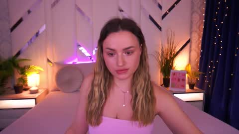 Snapshot of minifox_ chatting on February 12, 9:04 am minifox_ online show from February 12, 9:04 am